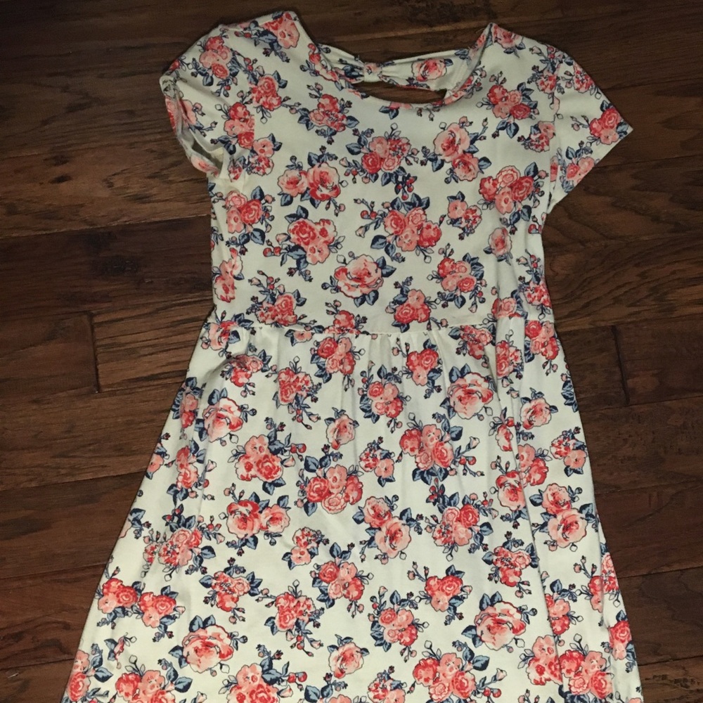 Forever 21 white dress with red flowers size small